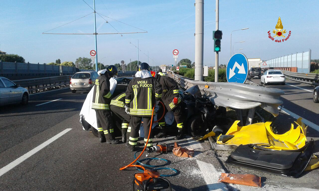 INCIDENTE STRADALE IN TANGENZIALE A MESTRE: MUORE UN 20ENNE